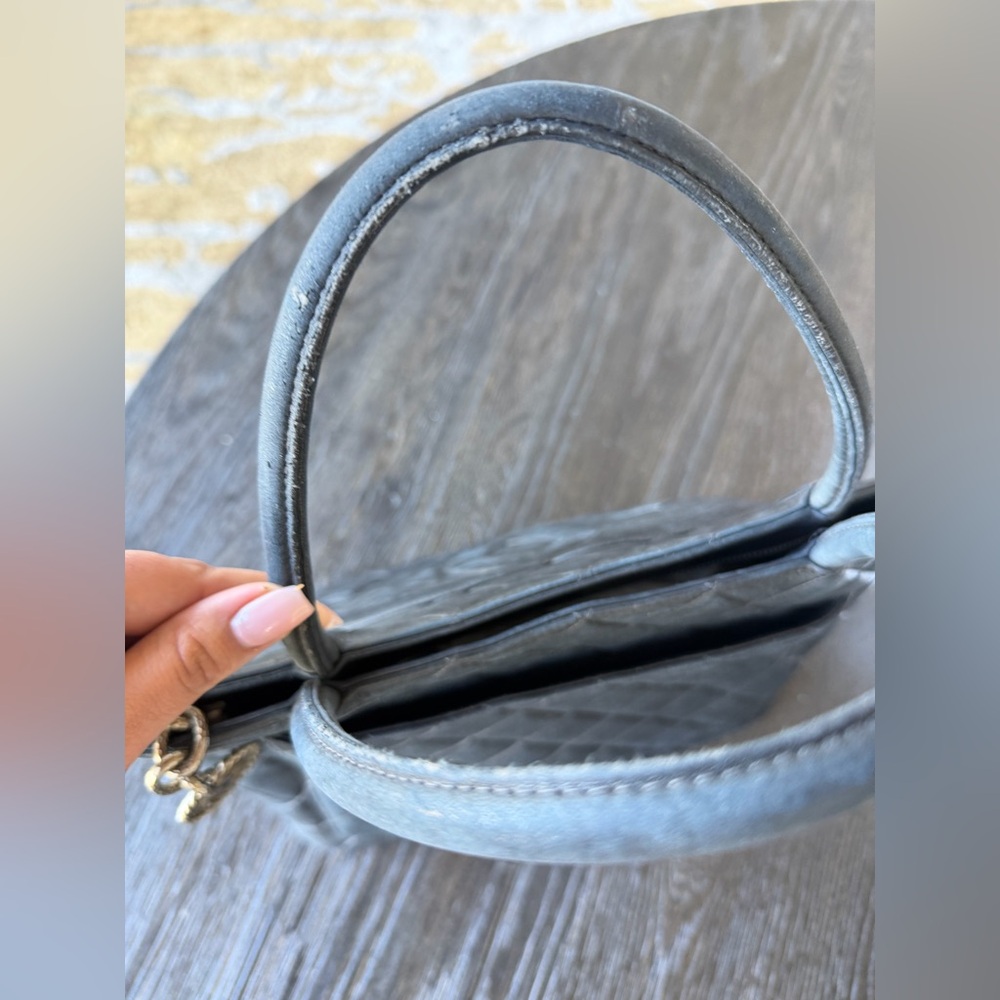 Chanel quilted Medallion tote - Picture 14 of 14